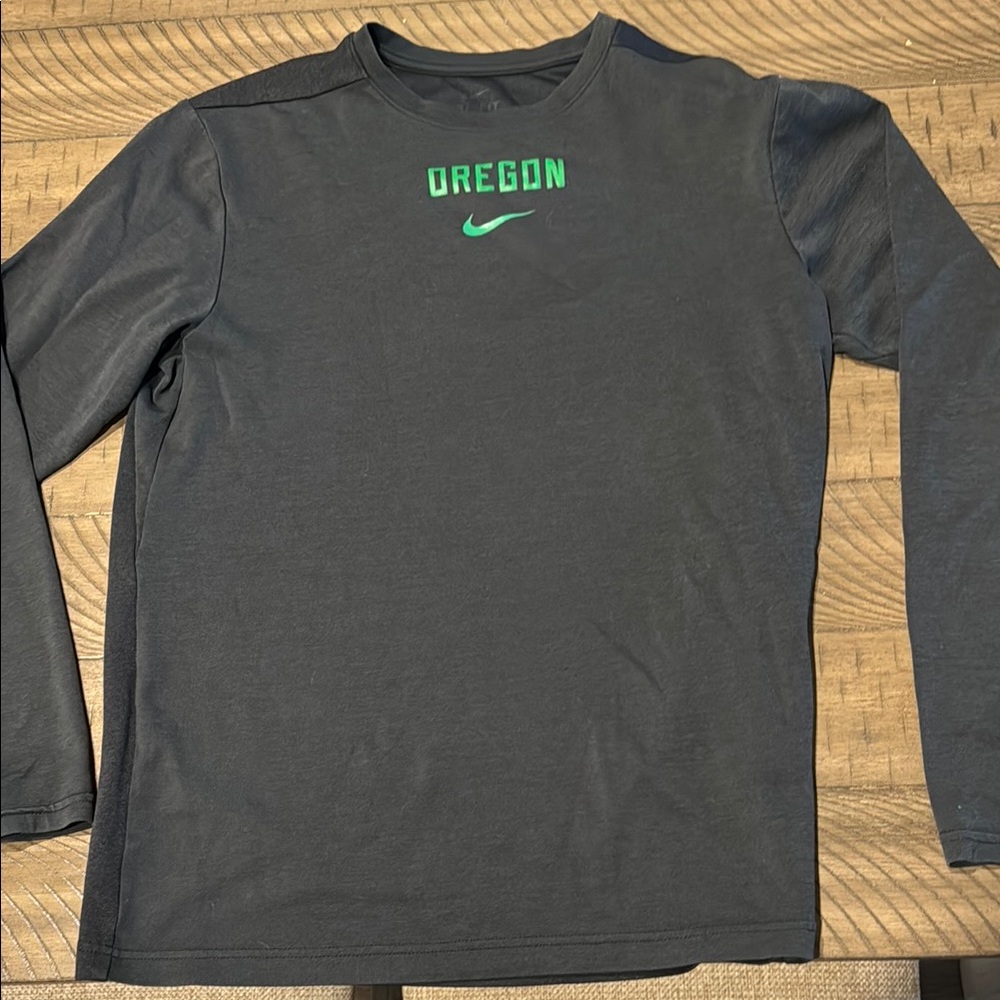 Nike Oregon Graphic Long Sleeve Tee - Black and Green